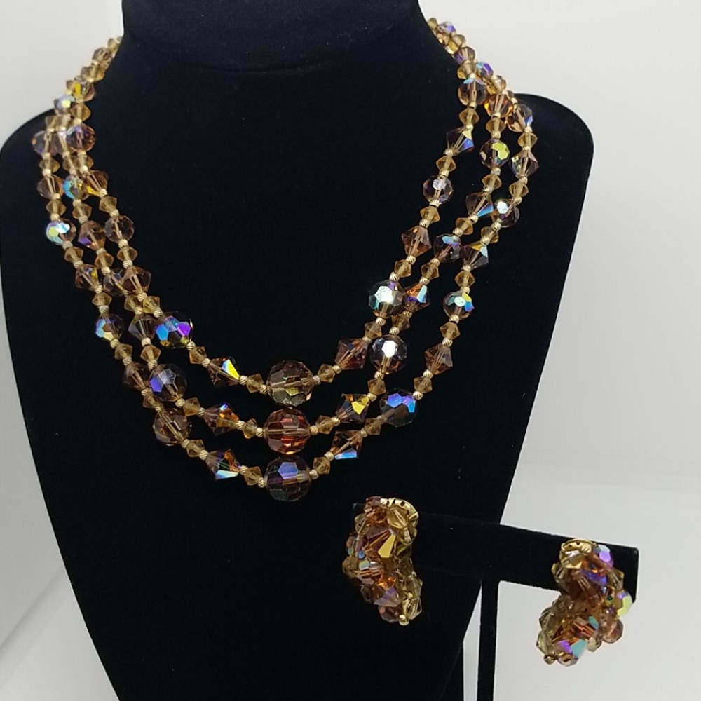Necklace and clip earrings